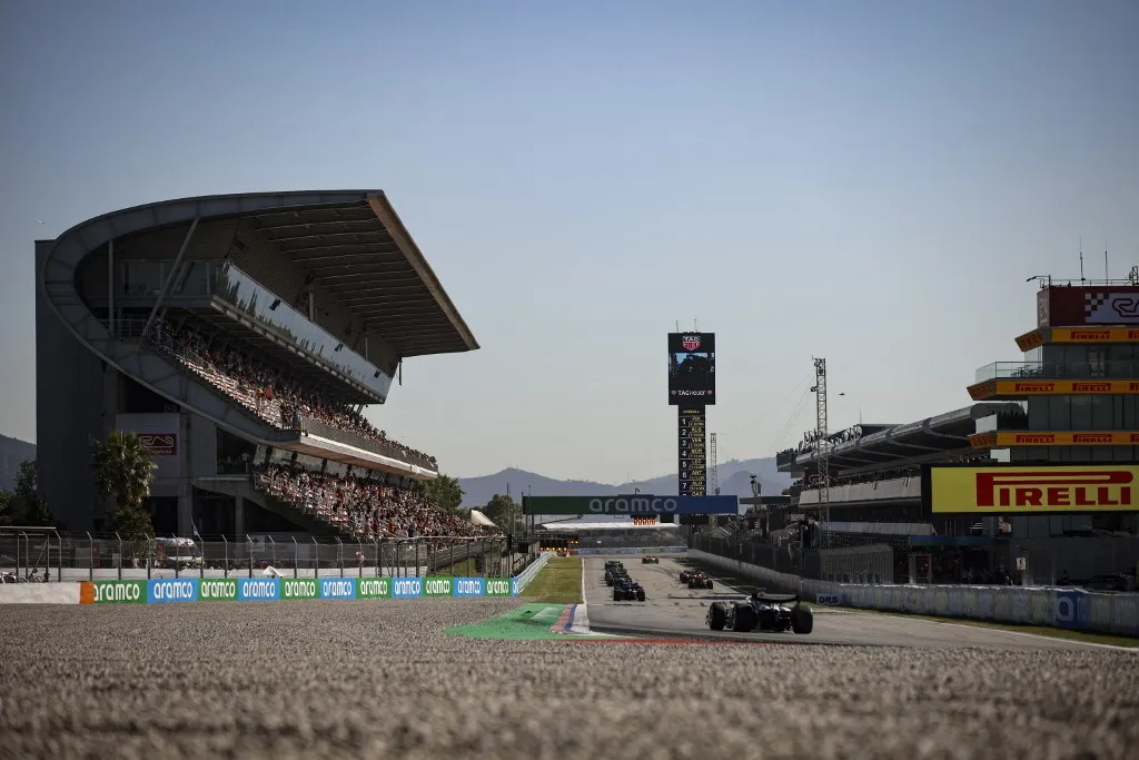 Forma-1 A general view of the main straight at Circuit de Barcelona-Catalunya during the Formula 1 Aramco Gran Premio de Espana on May 30, 2025, in Barcelona, Spain. (Photo by Gongora/NurPhoto) (Photo by Gongora / NurPhoto via AFP)