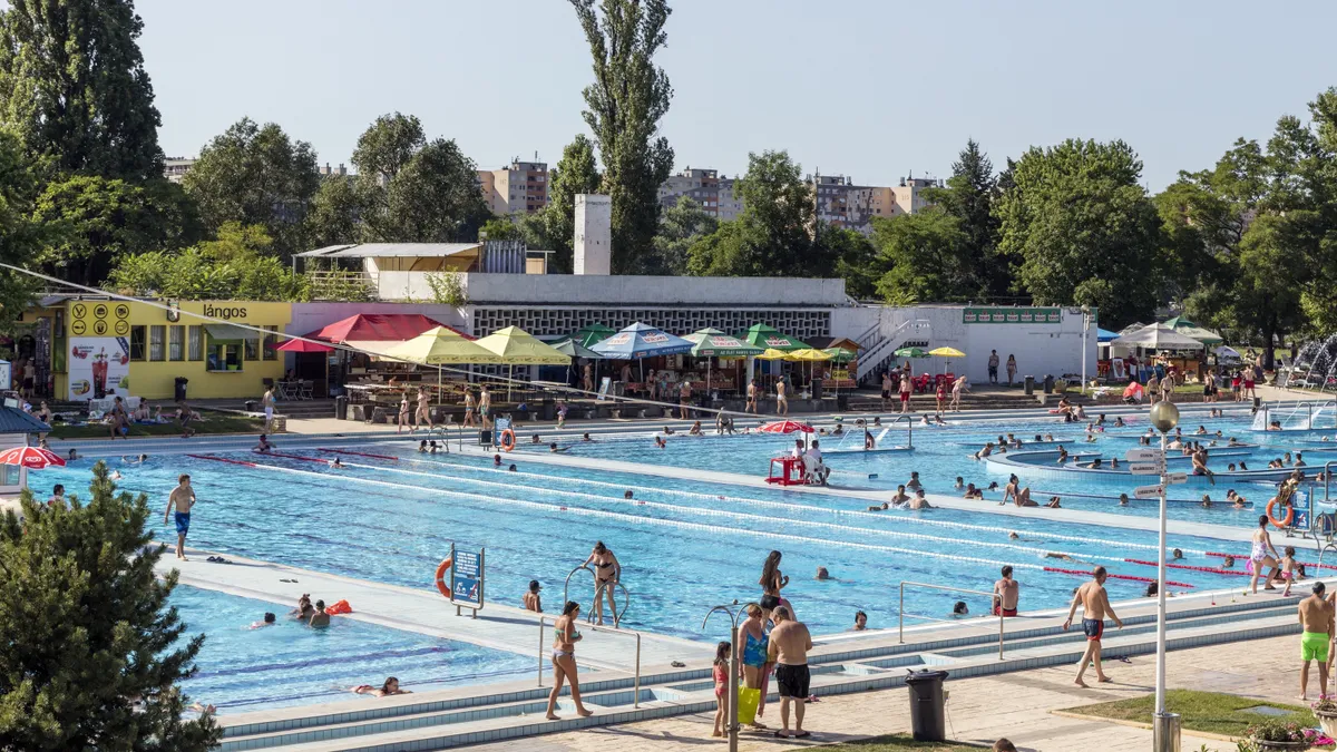 Sokkos állapotban van a Palatinuson medencébe fulladt kislány édesanyja