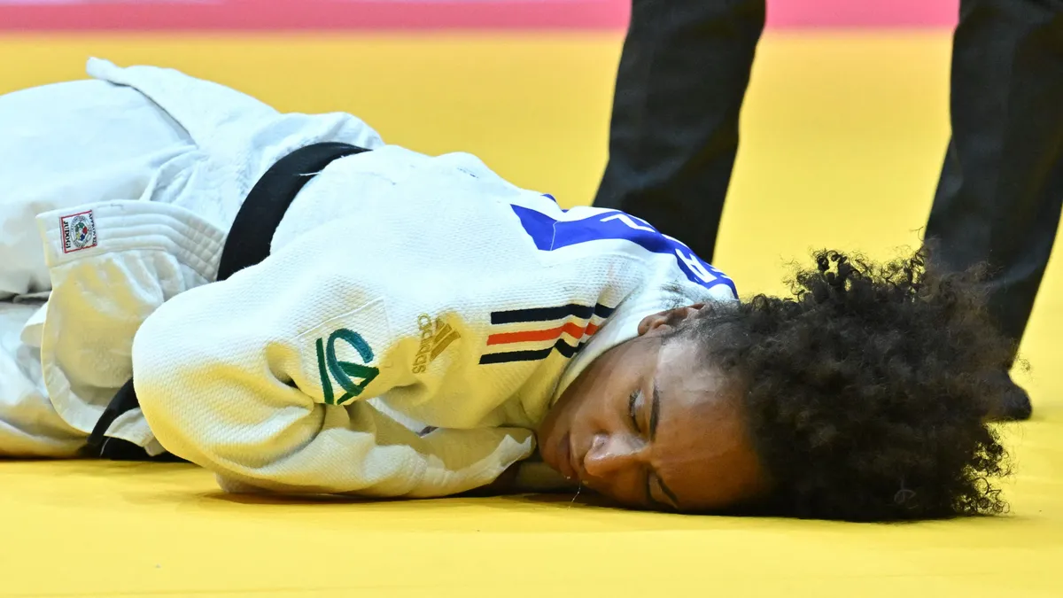 Elveszítette az eszméletét a francia cselgáncsozónő a budapesti vb-n – videó