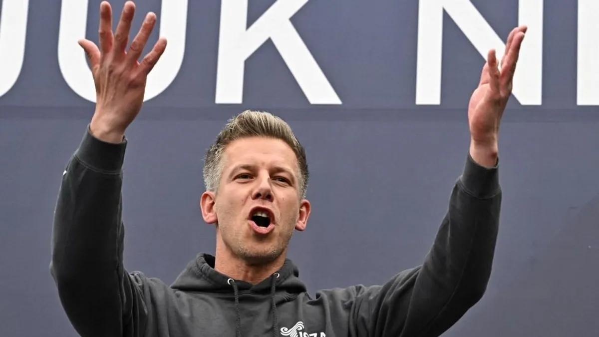 Magyar Péter pofátlan időhúzással bújik a mentelmi joga mögé