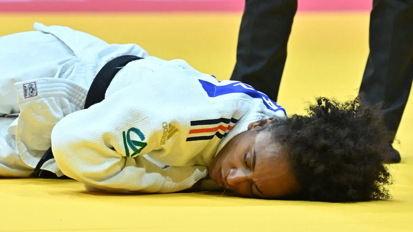 Elveszítette eszméletét a francia cselgáncsozónő a budapesti vb-n – videó Kép