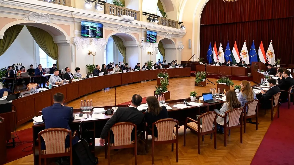 Sára Botond: Reméljük, valaki dolgozik a Városházán, amíg a főpolgármester a Pride-ot szervezi