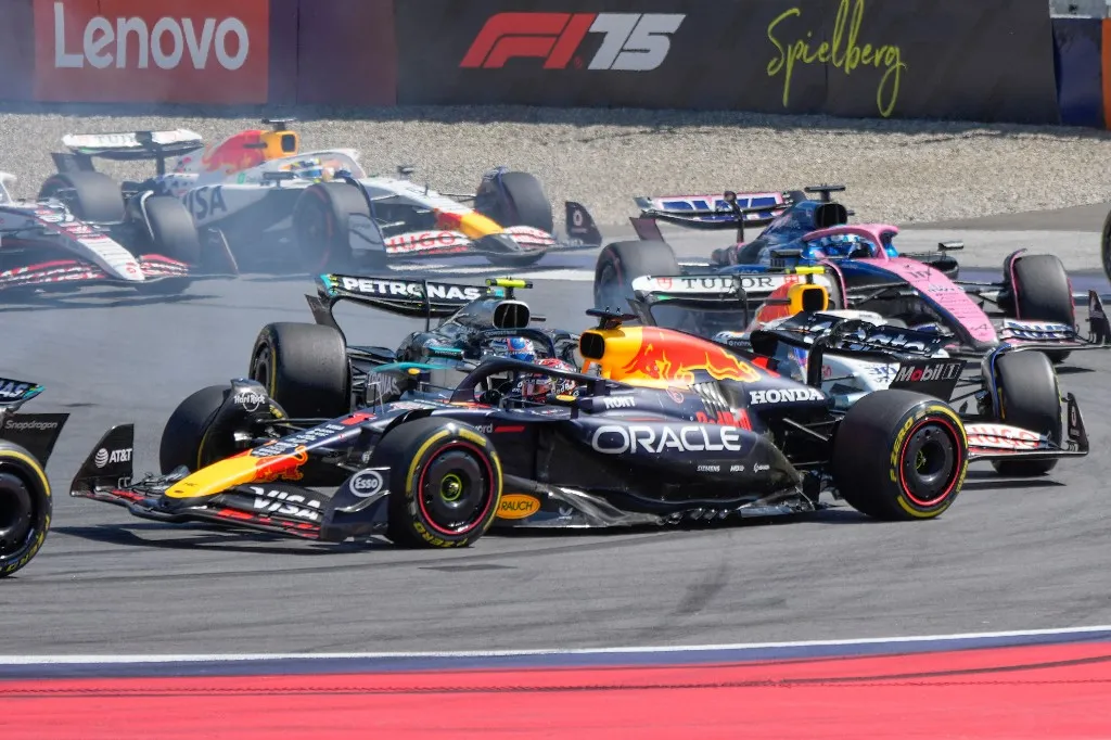 SPIELBERG, AUSTRIA - JUNE 29: Max Verstappen of Netherlands and Red Bull crashed from Andrea Kimi Antonelli of Italy and Mercedes during the F1 Grand Prix of Austria at Red Bull Ring on June 29, 2025 in Spielberg, Austria.250629_SEPA_19_084 - 20250629_PD6390 (Photo by Guenther Iby / APA-PictureDesk via AFP)