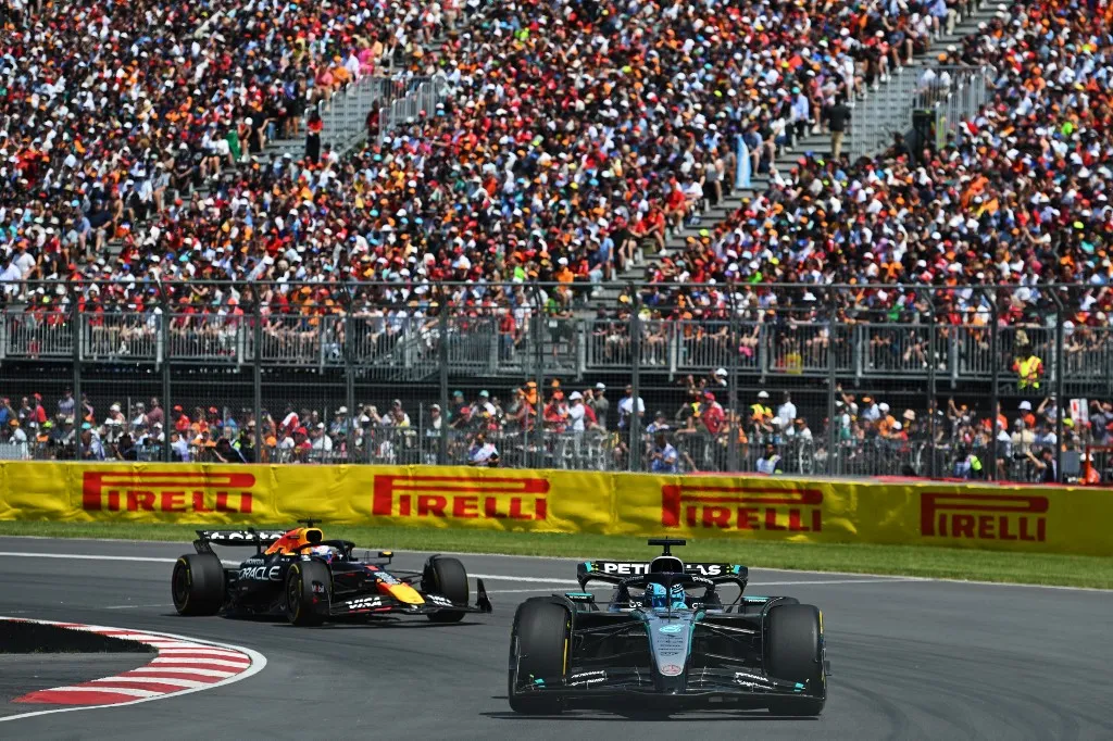 MONTREAL, QUEBEC - JUNE 15: George Russell of Great Britain driving the (63) Mercedes AMG Petronas F1 Team W16 leads Max Verstappen of the Netherlands driving the (1) Oracle Red Bull Racing RB21 on track during the F1 Grand Prix of Canada at Circuit Gilles-Villeneuve on June 15, 2025 in Montreal, Quebec.   Rudy Carezzevoli/Getty Images/AFP (Photo by Rudy Carezzevoli / GETTY IMAGES NORTH AMERICA / Getty Images via AFP)