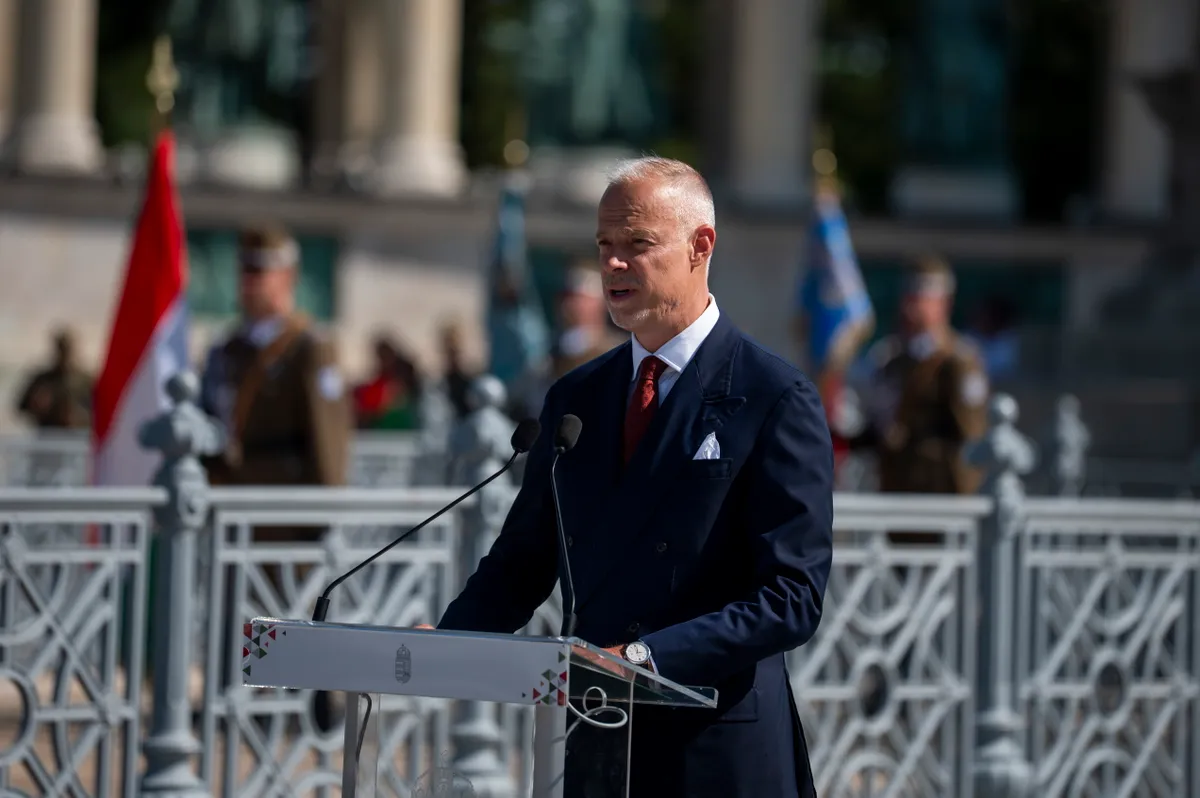 Budapest, 2025. július 12.
Szalay-Bobrovniczky Kristóf honvédelmi miniszter beszédet mond a Magyar Honvédség Altiszti Akadémiáján végzett 355 katona eskütételén a budapesti Hősök terén 2025. július 12-én.
MTI/Balogh Zoltán