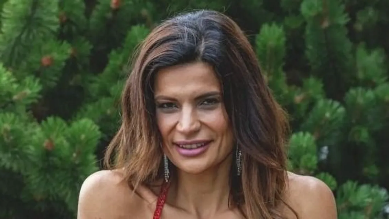 Durva hármasra készül a szexi fitness modell Kép