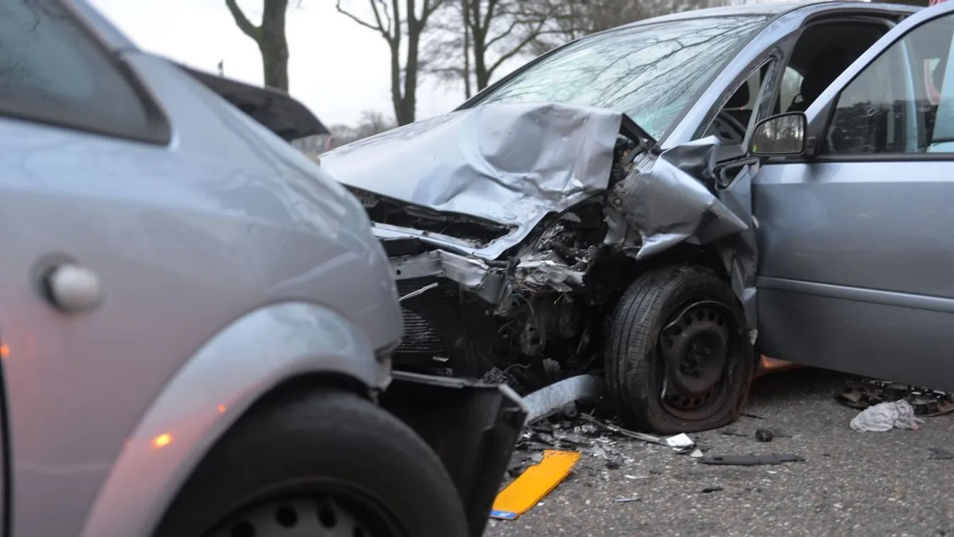 Tömegbaleset történt a 4-es főúton Kép