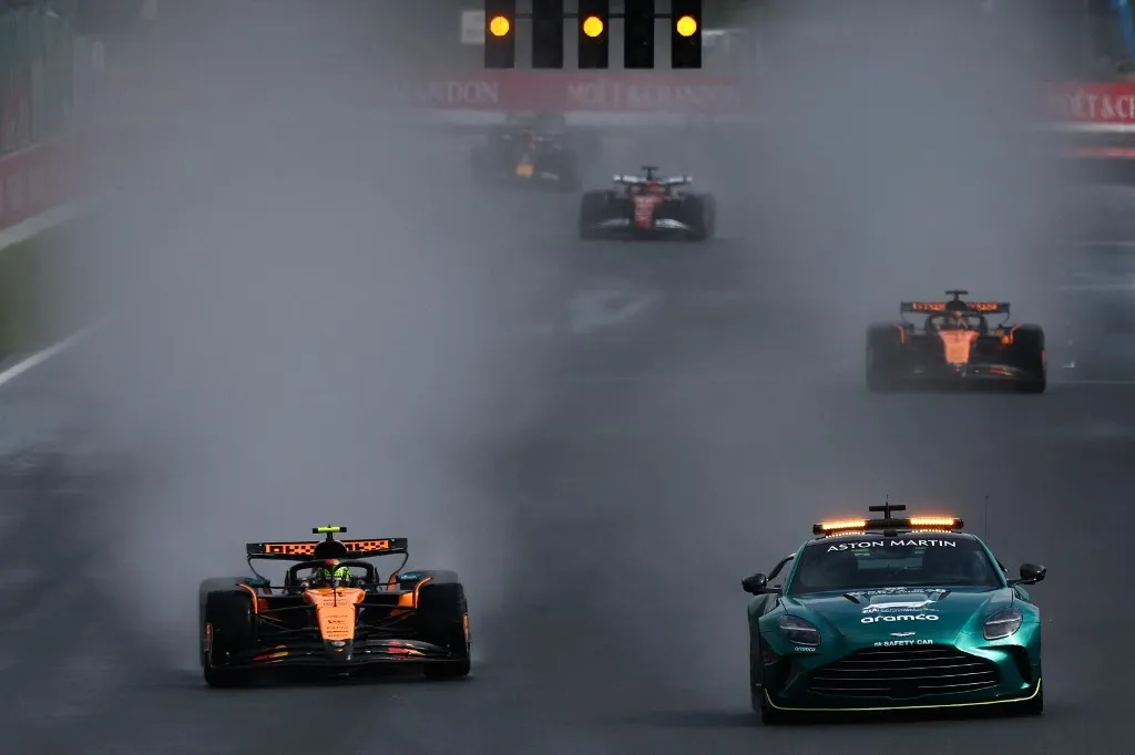 forma-1 F1 Aston Martin Safety Car and Lando Norris of McLaren during the Formula 1 Belgian Grand Prix at Spa-Francorchamps in Spa, Belgium on July 27, 2025. (Photo by Jakub Porzycki/NurPhoto) (Photo by Jakub Porzycki / NurPhoto via AFP)