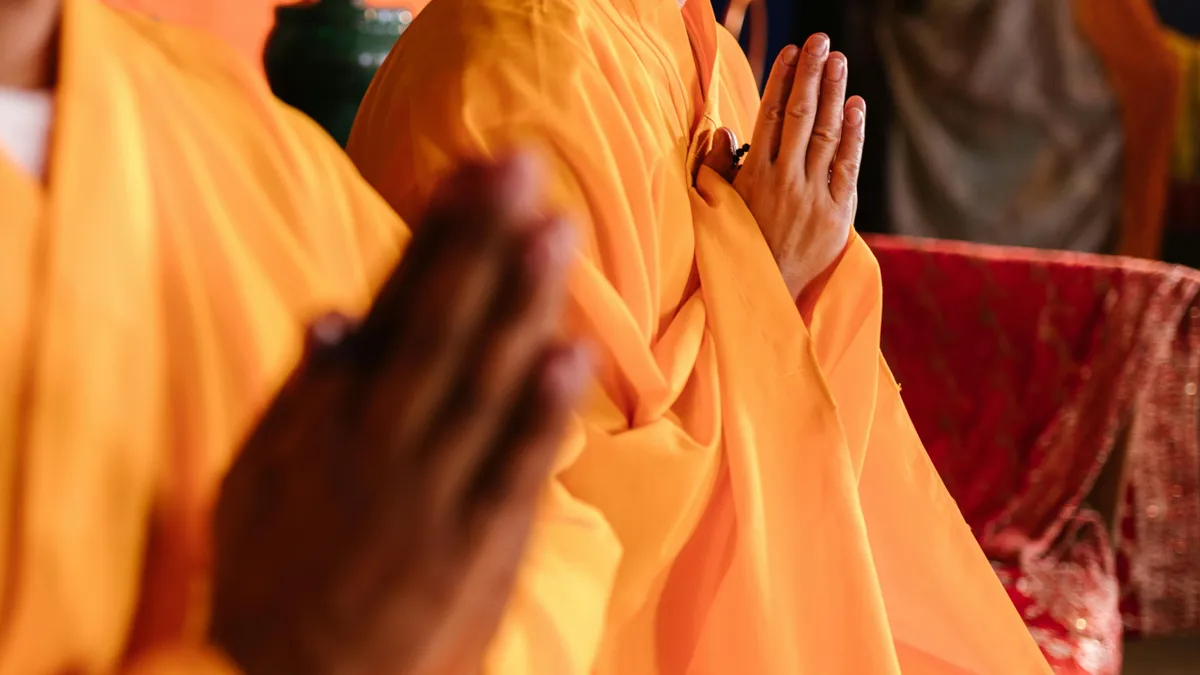 buddhista szerzetesekkel feküdt le egy thai nő