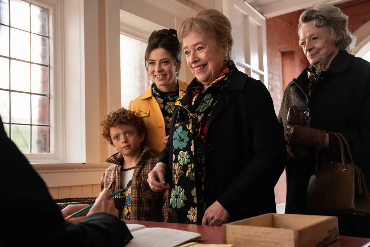 Margot Robbie, Agnes O'Casey as Dolly, Kathy Bates as Eileen Dunne and Maggie Smith as Lily Fox