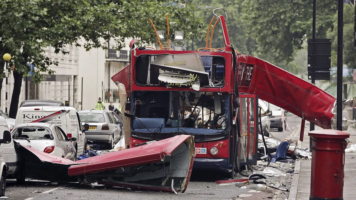 Robbanások Londonban: a metrót és a buszokat is megtámadták a terroristák, sok a halott - megrázó képek