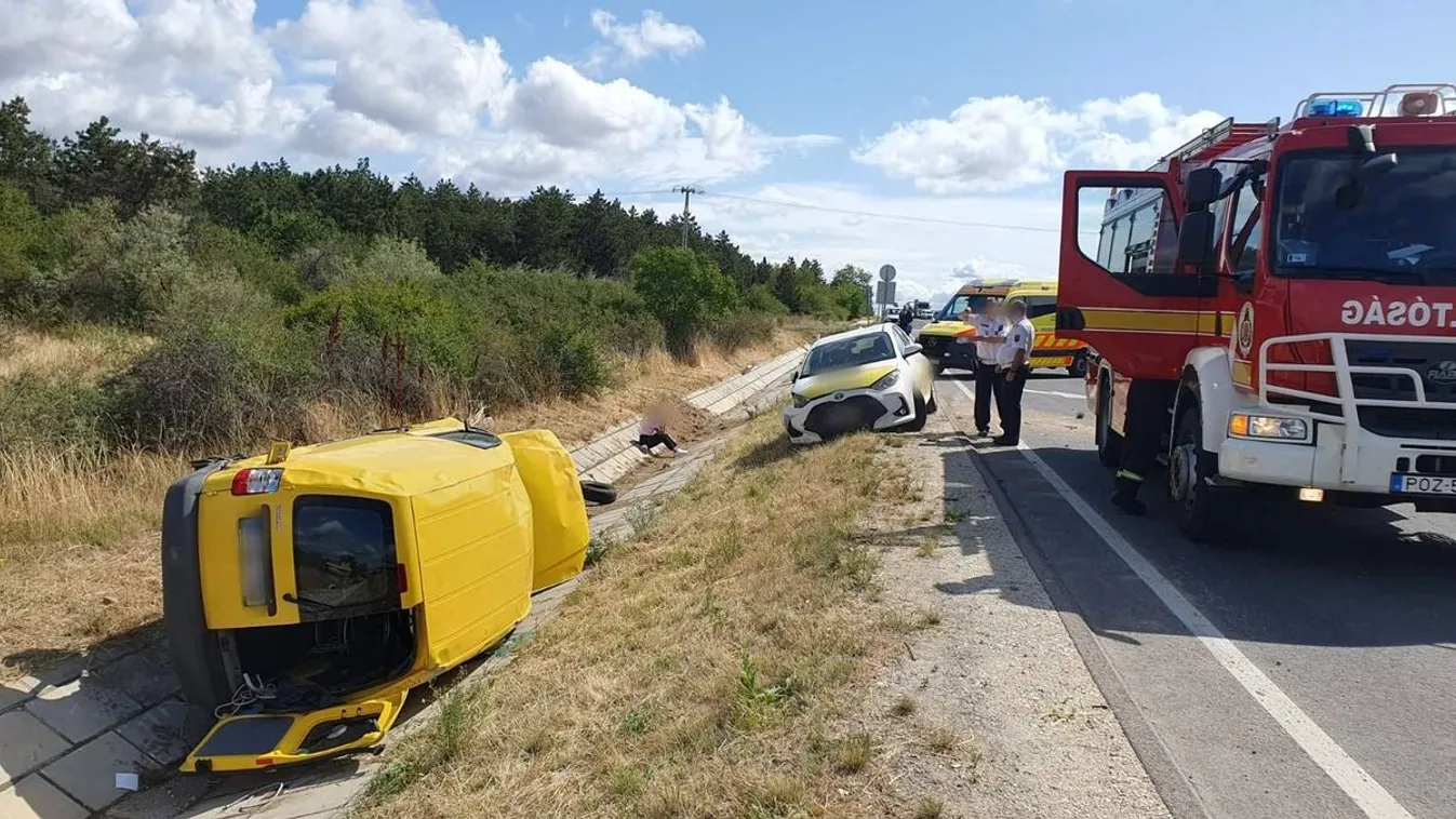 Drámai részletek a 8-ason történt balesetről: kerekesszékes személy is a sérültek között Kép