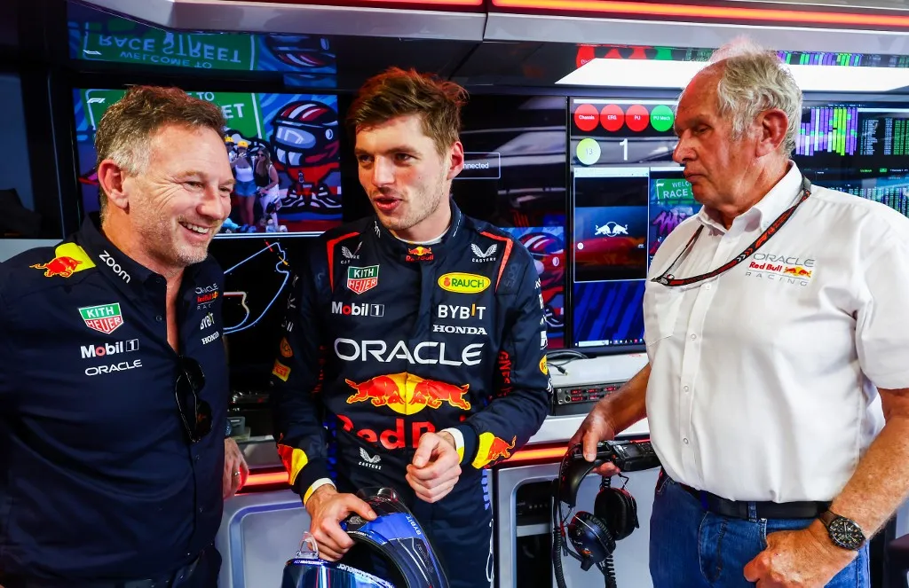 MIAMI, FLORIDA - MAY 03: Oracle Red Bull Racing Team Principal Christian Horner, Max Verstappen of the Netherlands and Oracle Red Bull Racing and Oracle Red Bull Racing Team Consultant Dr Helmut Marko talk in the garage during practice ahead of the F1 Grand Prix of Miami at Miami International Autodrome on May 03, 2024 in Miami, Florida.   Mark Thompson/Getty Images/AFP (Photo by Mark Thompson / GETTY IMAGES NORTH AMERICA / Getty Images via AFP)