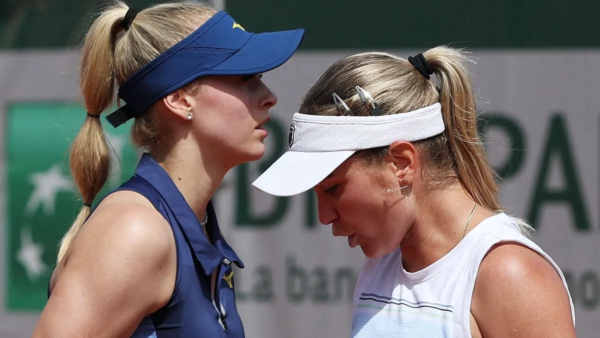 Stollár, (250529) -- PARIS, May 29, 2025 (Xinhua) -- Irina Khromacheva/Fanny Stollar (L) react during the women's doubles 1st round match between Wang Xinyu/Zheng Saisai of China and Irina Khromacheva (Russia)/Fanny Stollar (Hungary) at the French Open tennis tournament at Roland Garros, Paris, France, May 29, 2025. (Xinhua/Gao Jing) (Photo by Gao Jing / Xinhua via AFP)