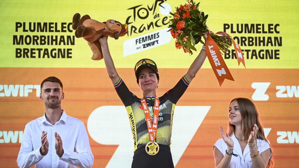 Vas Blankával a mezőnyben óriási bukással indult a női Tour de France