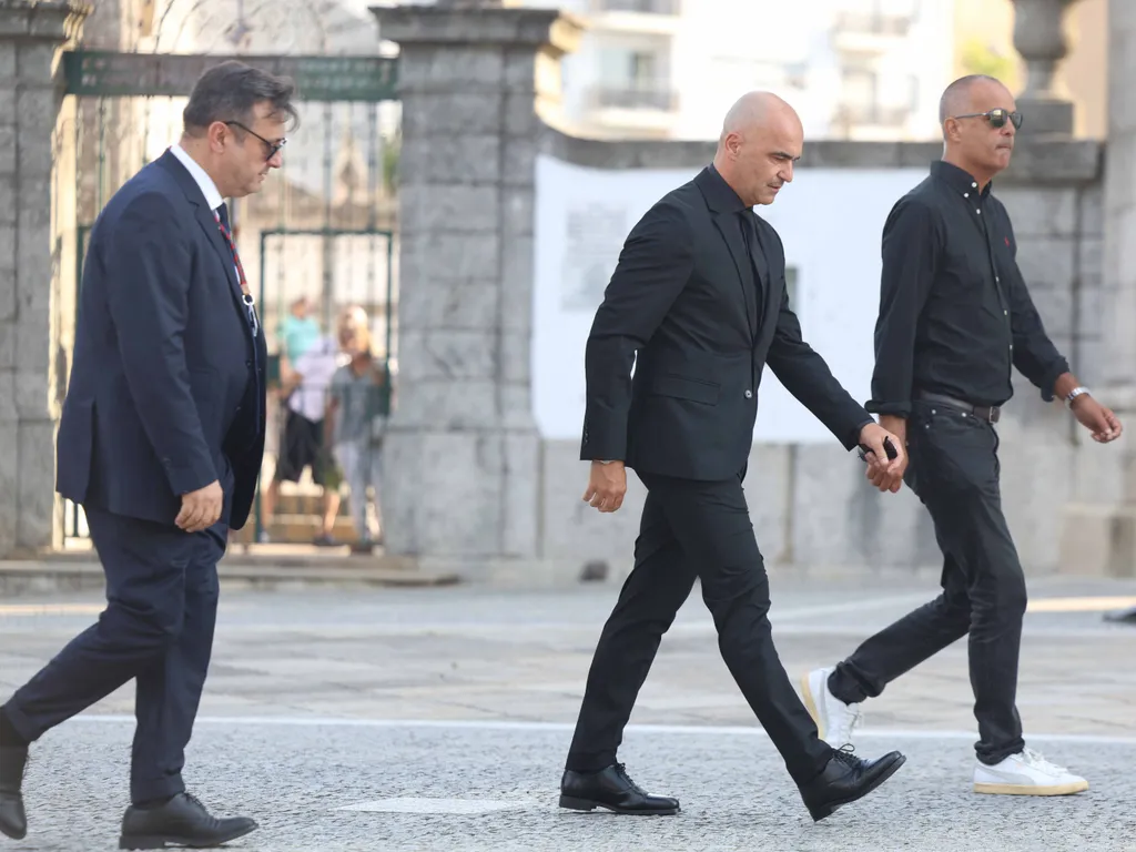 Diogo Jota temetése, DiogoJotatemetése, DiogoJota, temetés, 2025.07.05. Portugal's national football team coach Spanish Roberto Martinez (C) arrives for the funerals of Liverpool's Portuguese forward Diogo Jota and his brother Andre Silva at the Mother Ch