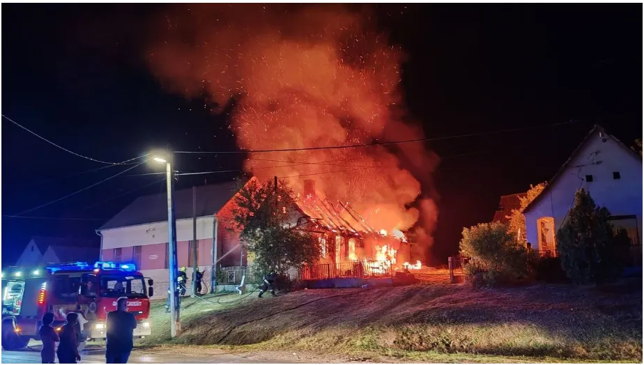 Pécsen egy család otthona rommá égett a tűzben.