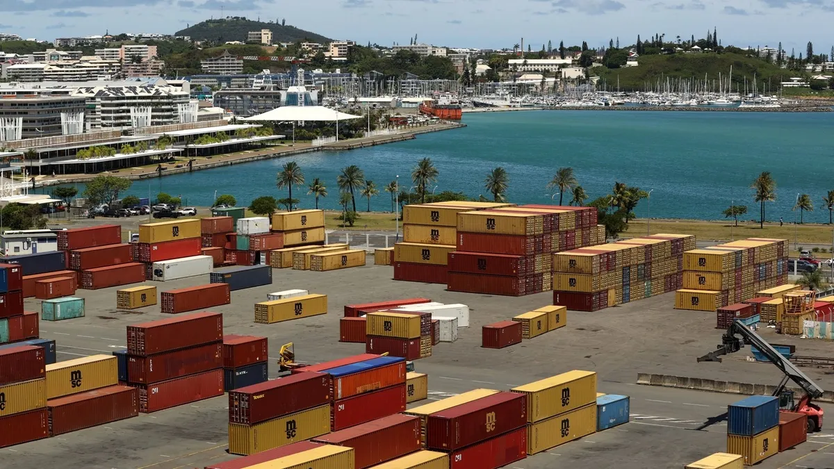 Nouméa, Új-Kaledónia fővárosa, ÚjKaledóniafővárosa, nikkel, termelés, nikkeltermelés, illusztráció, 2025