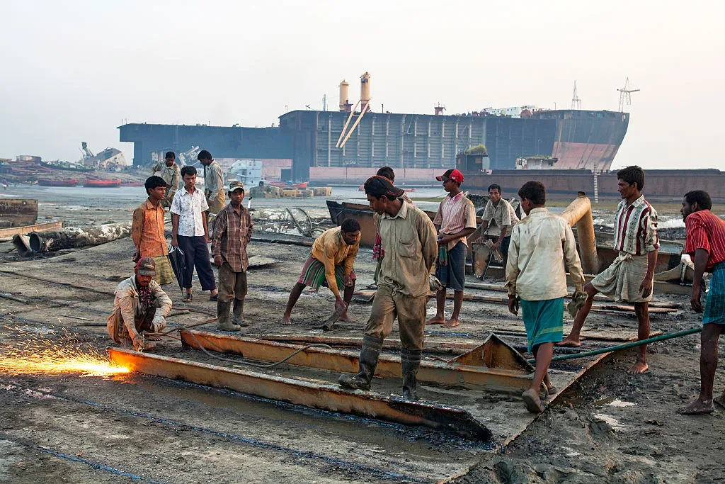 Ship-Breakers, hajóbontás, hajó-újrahasznosítás, hajó-ártalmatlanítás
