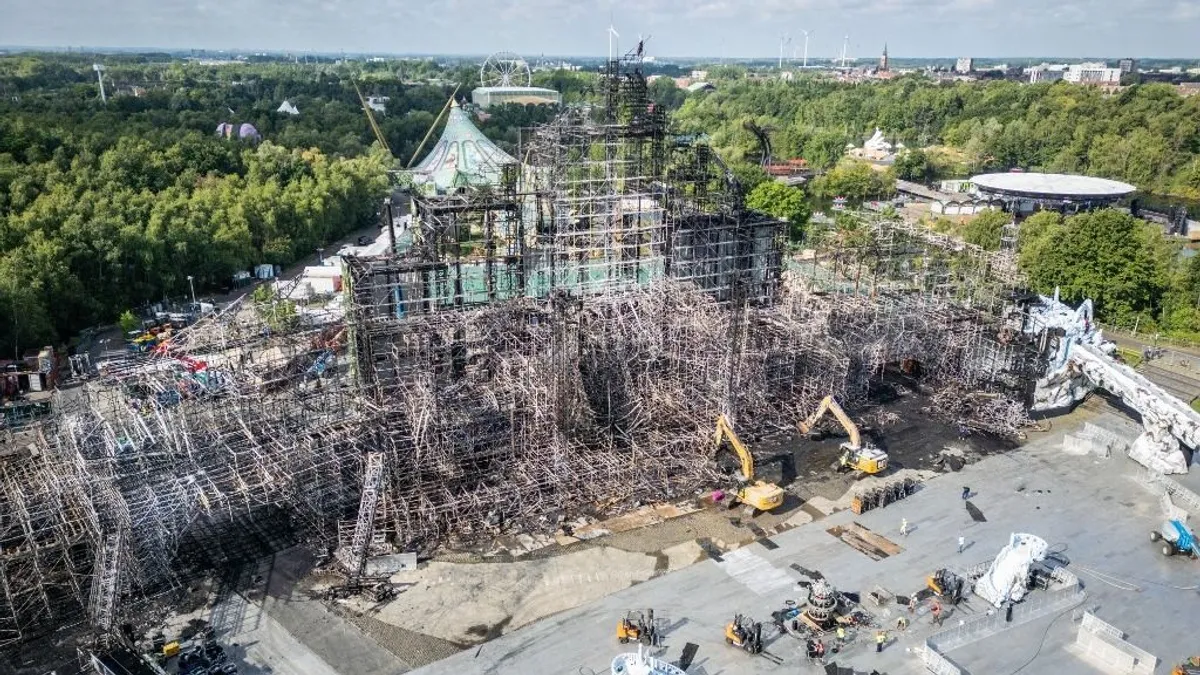 Tűz pusztította el a Tomorrowland nagyszínpadát – a legnagyobb fesztiváltragédiák nyomában