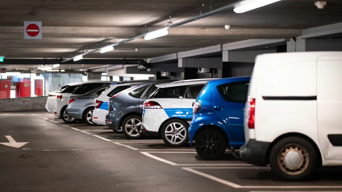 A mobilos parkolási díjfizetés egyszerű, de vannak veszélyei.
