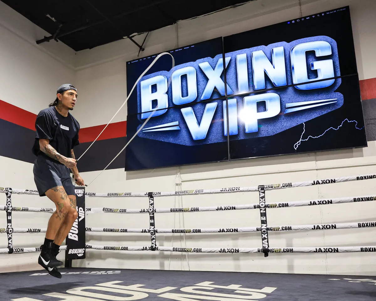 LAS VEGAS, NEVADA - JUNE 28: WBC welterweight champion Mario Barrios jumps rope as he works out at Pound 4 Pound Gym on June 28, 2025 in Las Vegas, Nevada. Barrios is scheduled to defend his title against new International Boxing Hall of Fame member Manny Pacquiao, who announced he was coming out of retirement nearly four years after his last fight, on July 19 at MGM Grand Garden Arena in Las Vegas.   Ethan Miller/Getty Images/AFP (Photo by Ethan Miller / GETTY IMAGES NORTH AMERICA / Getty Images via AFP)