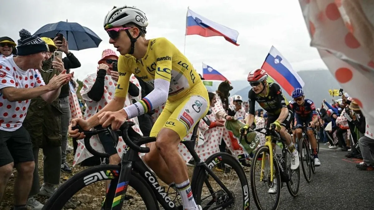 A Tour de France legnagyobb esélyese büntetőfékezés áldozata lett