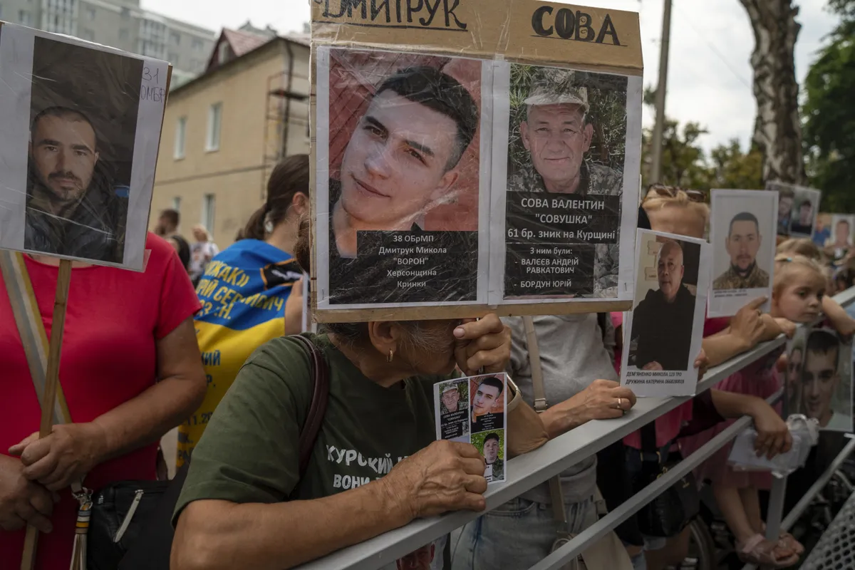 Zelenszkij elitje megússza a sorozást