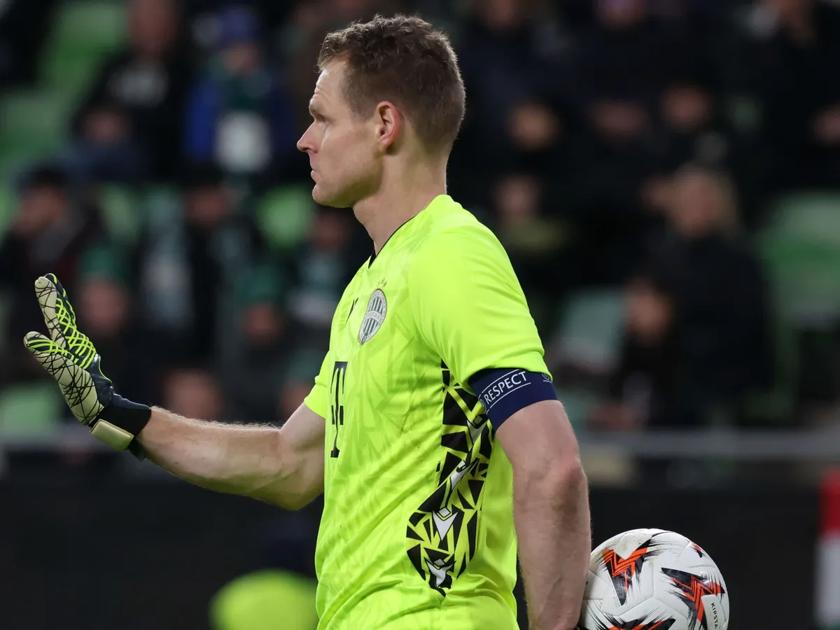 Fradi Budapest, 2024. november 28.
Dibusz Dénes, a Ferencváros kapusa a férfi labdarúgó Európa-liga alapszakaszának 5. fordulójában játszott Ferencvárosi TC - Malmö FF mérkőzésen a Groupama Arénában 2024. november 28-án.
MTI/Hegedüs Róbert