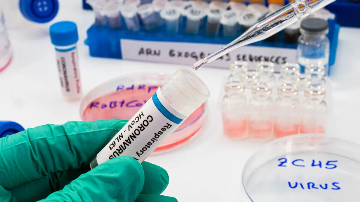 USAID-pénzből szállítottak vírusokat a vuhani laboratóriumba