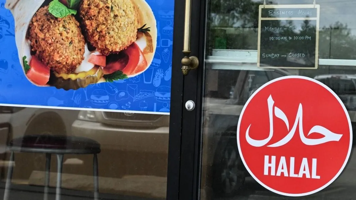 Nemška šola uvedla izključno halal prehrano, umaknili so svinjino z jedilnika