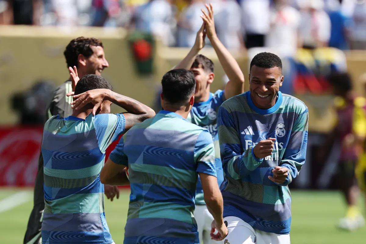 Real Madrid's French forward #09 Kylian Mbappe (R) laughs with teammates during a warmup ahead of the FIFA Club World Cup 2025 quarterfinal football match between Spain's Real Madrid and Germany's Borussia Dortmund at the MetLife stadium in East Rutherford, New Jersey on July 05, 2025. (Photo by FRANCK FIFE / AFP)