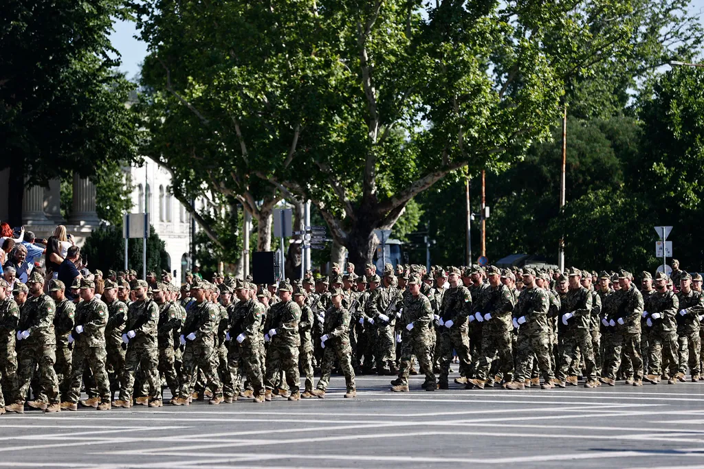 Honvéd altisztaatás 2025, Honvédaltisztaatás2025, Hősök tere, Hősöktere, Szalay-Bobrovniczky Kristóf, Magyarország honvédelmi minisztere