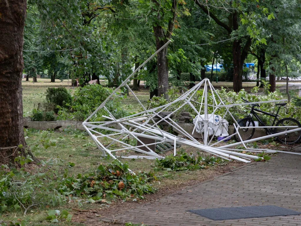 Vihar, zivatar, időjárás, ítéletidő, eső, Magyarország, viharMagyarország, 2025.07.07., Balatonalmádi, Alsóörs