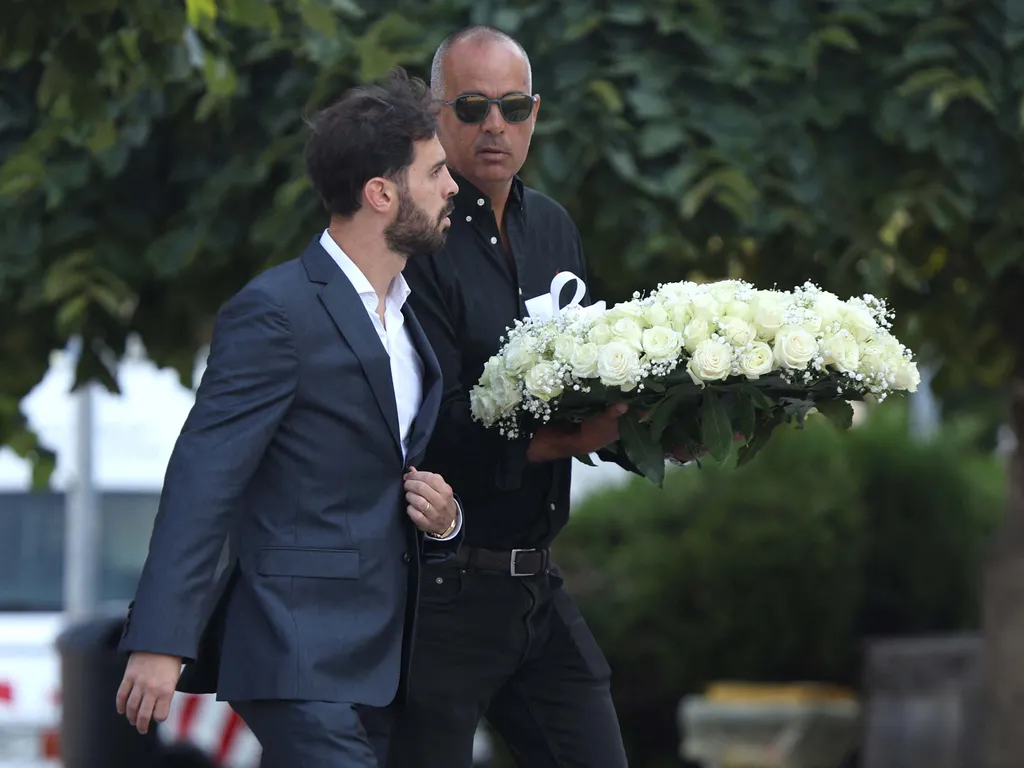 Diogo Jota temetése, DiogoJotatemetése, DiogoJota, temetés, 2025.07.05. Manchester City's Portuguese midfielder Bernardo Silva (L) arrives for the funerals of Liverpool's Portuguese forward Diogo Jota and his brother Andre Silva at the Mother Church of Go