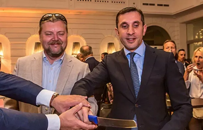Gerendai Károly és a palesztinbarát üzletember kapcsolata új fénybe helyezi a Kneecap-ügyet.