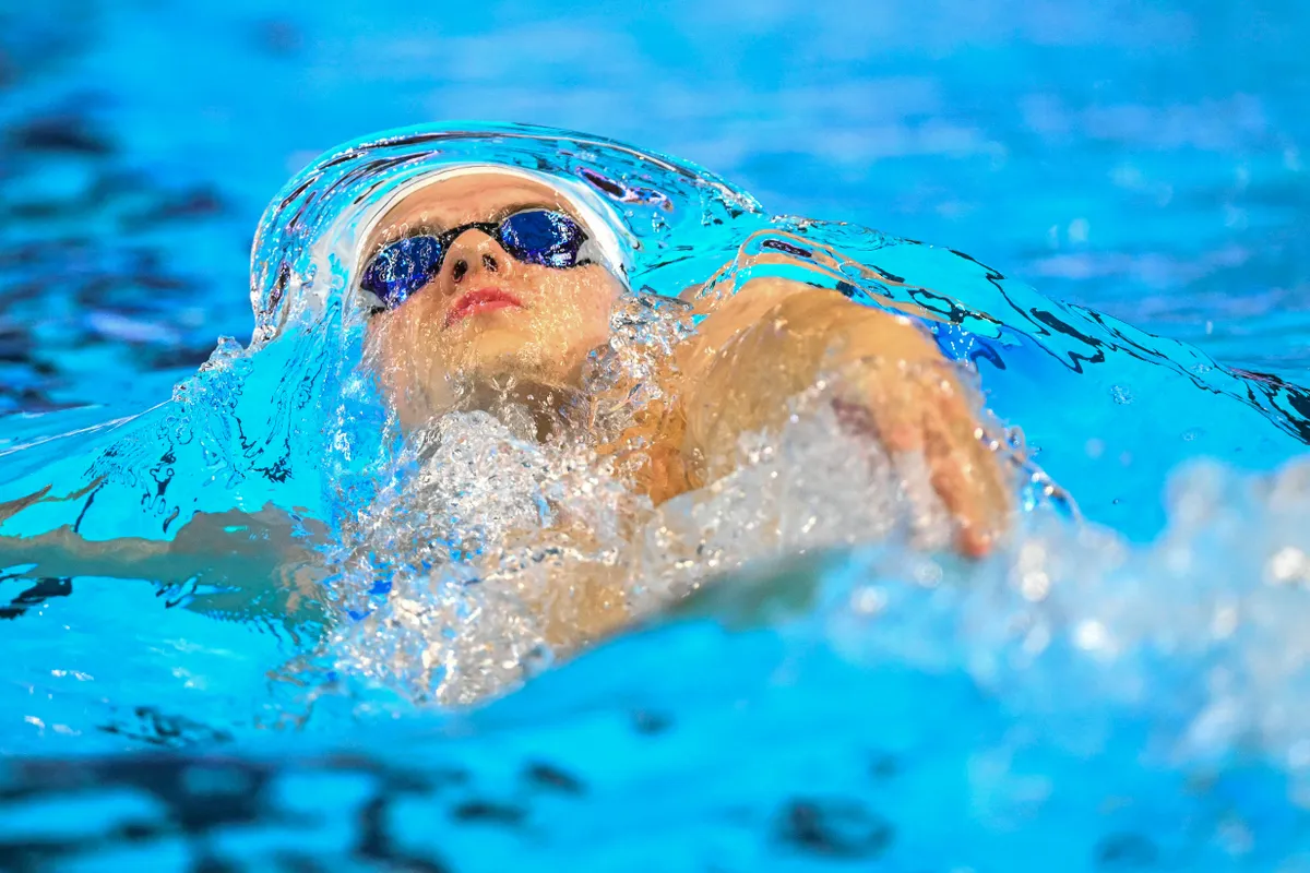 Kós, Kós Hubert, Hungary's swimmer Hubert Kos competes in a heat of the men's 100m backstroke swimming event during the 2025 World Aquatics Championships in Singapore on July 28, 2025. (Photo by François-Xavier MARIT / AFP)