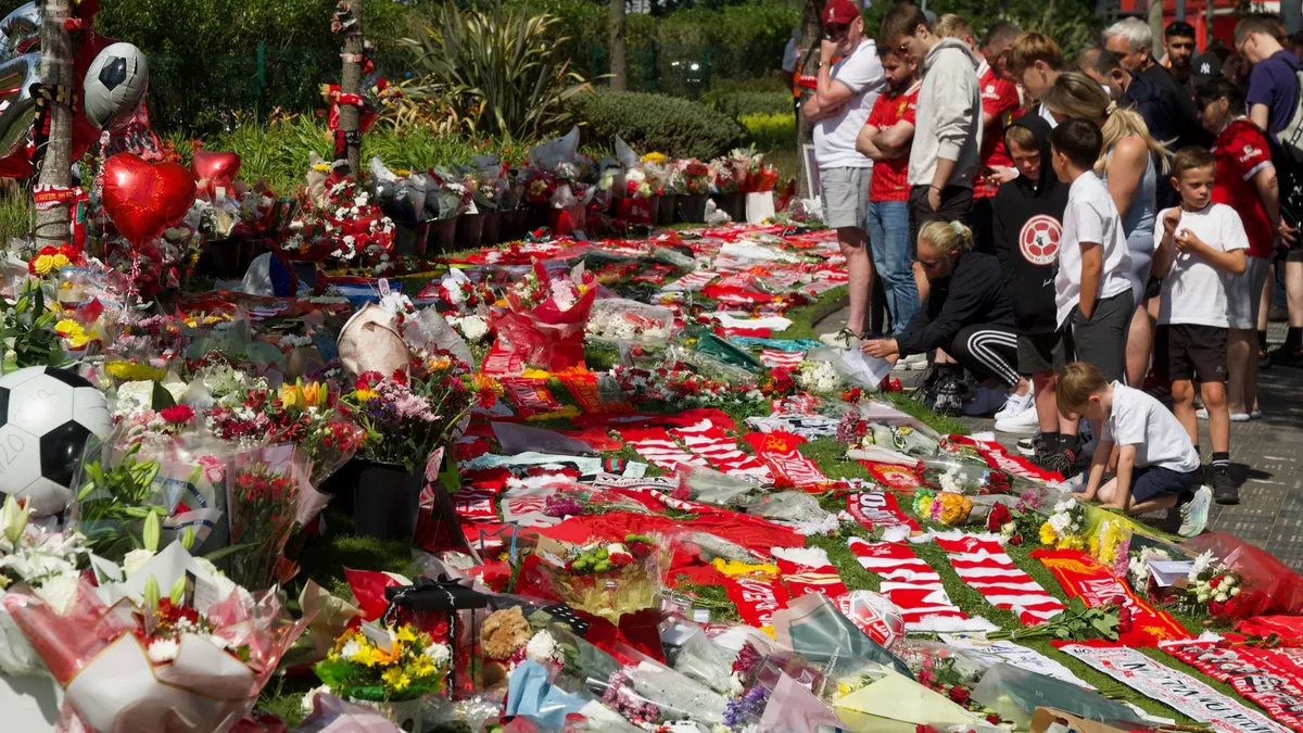 Szoboszlaiék is megemlékeztek Diogo Jotáról Liverpoolban