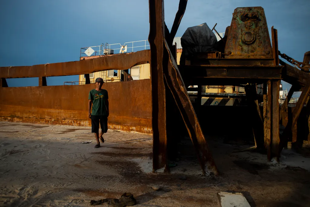 Ship-Breakers, hajóbontás, hajó-újrahasznosítás, hajó-ártalmatlanítás