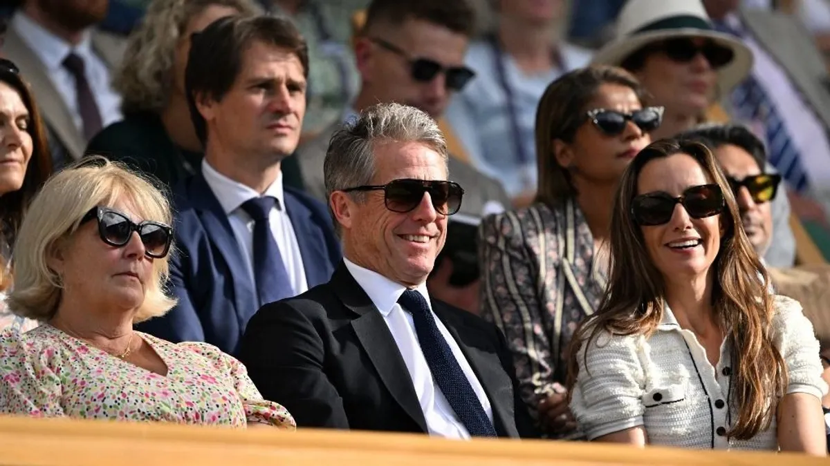 Furcsa helyen aludt el Hugh Grant