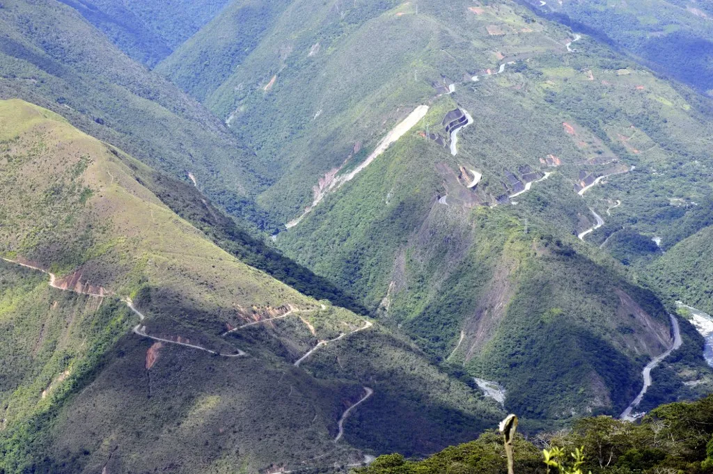 Top view of the winding "death road" --one of the world most dangerous--near Challa, Los Yungas region, 110 km north of La Paz, on February 9, 2012. The 400km-long road linking La Paz with Los Yungas, with stretches as high as 4,000 metre (13,100 feet) of altitude, is so dangerous that is popularly known as "death road". AFP PHOTO/Aizar Raldes (Photo by AIZAR RALDES / AFP)
