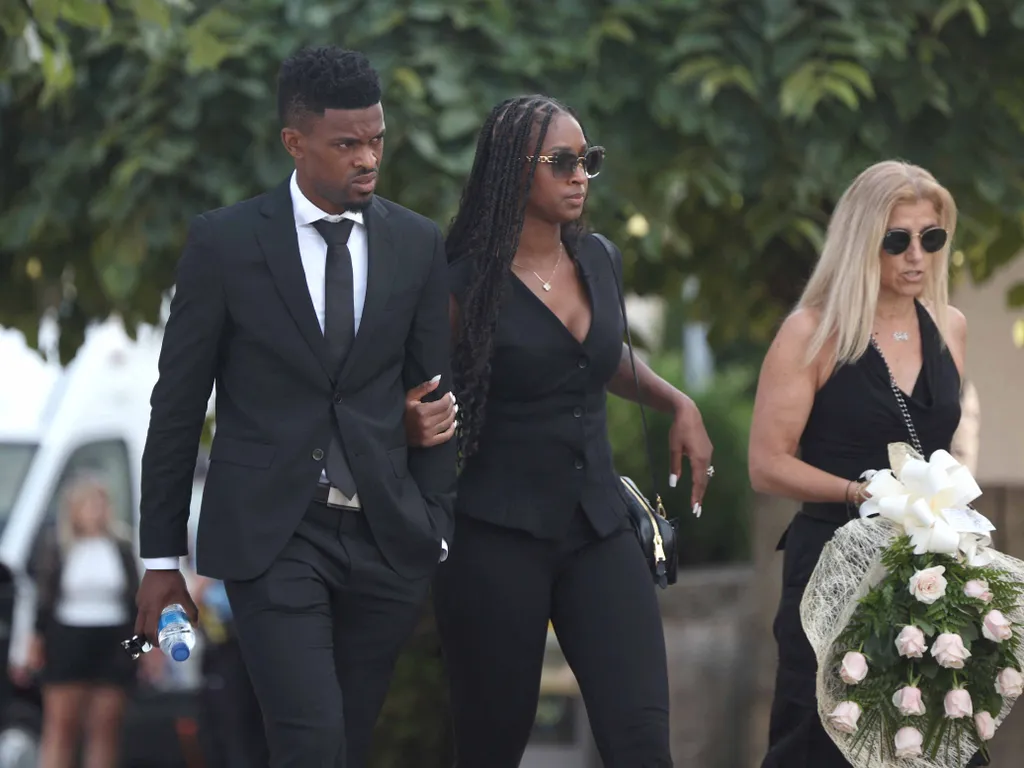 Diogo Jota temetése, DiogoJotatemetése, DiogoJota, temetés, 2025.07.05. Portuguese Wolverhampton Wanderers' football player Nelson Semedo (L) arrives for the funerals of Liverpool's Portuguese forward Diogo Jota and his brother Andre Silva at the Mother C