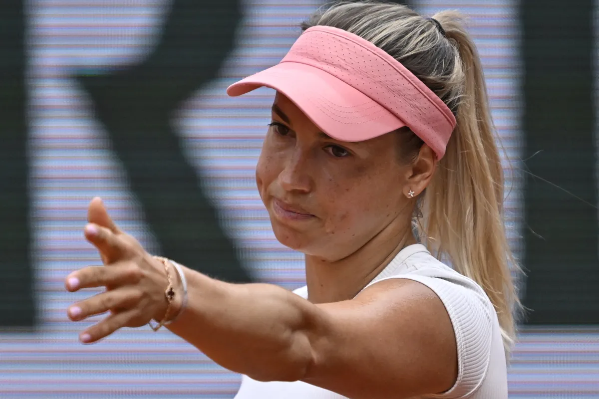 késelés, PARIS, FRANCE - MAY 31: Yulia Putintseva of Kazakhstan in action against Mirra Andreeva (not seen) during the Women's Singles third round match on day seven of the 2025 French Open at Court Suzanne Lenglen in Paris, France on May 31, 2025. Burak Akbulut / Anadolu (Photo by BURAK AKBULUT / Anadolu via AFP)
