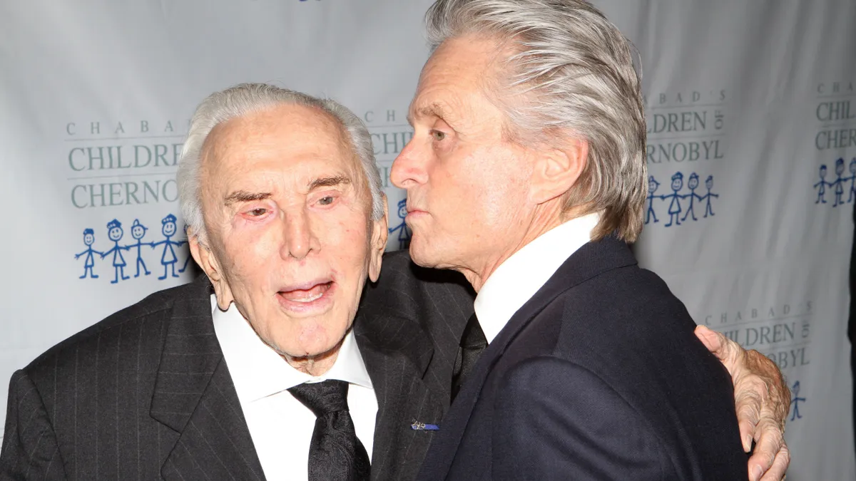Michael Douglas még ezt is képes volt megtenni a saját apjával