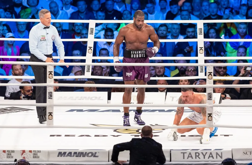 uszik Daniel Dubois, Oleksandr Usyk during boxing gala in Wroclaw, Poland on August 26, 2023. (Photo by Foto Olimpik/NurPhoto) (Photo by Foto Olimpik / NurPhoto via AFP)