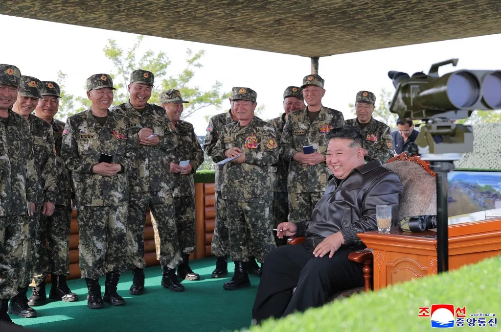Észak-Korea 30 ezer főt küld az Ukrajna elleni háborúba (Fotó: STR / KCNA VIA KNS)