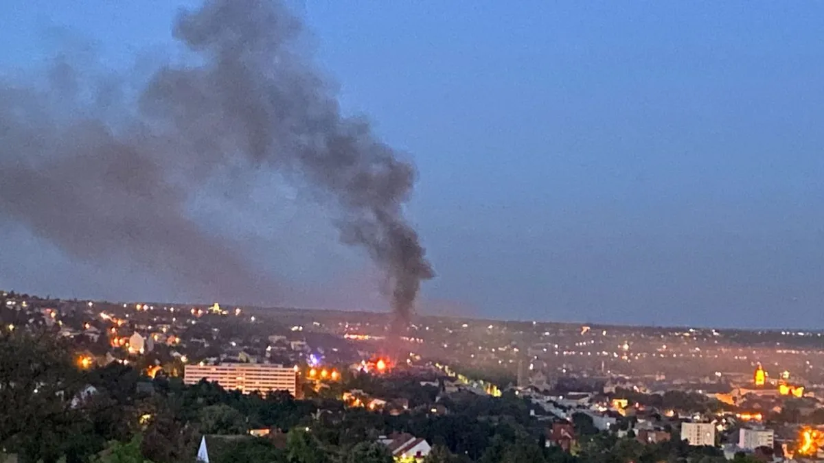 Tűz ütött ki Pécs belvárosában a Fényfesztiválon – videó