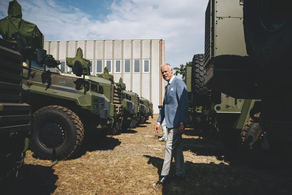 Gidrán harcjárművek, Gidránharcjárművek, Szalay-Bobrovniczky Kristóf, Magyarország honvédelmi minisztere