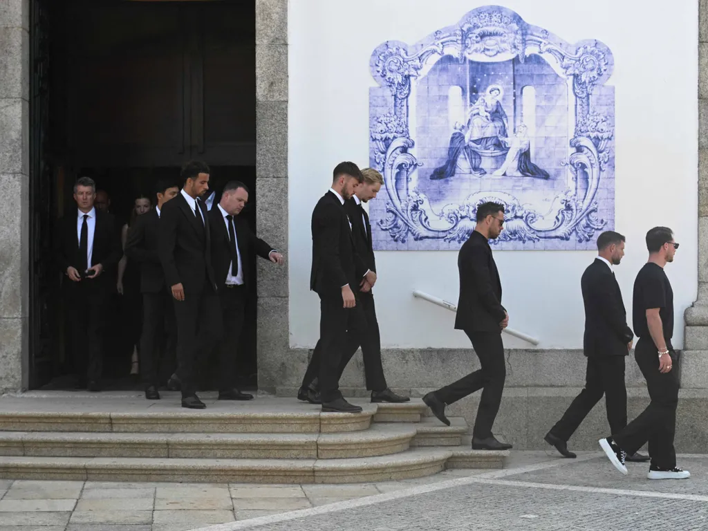 Diogo Jota temetése, DiogoJotatemetése, DiogoJota, temetés, 2025.07.05. Liverpool's team players step out of the church after the funeral ceremony for Liverpool's Portuguese forward Diogo Jota and his brother Andre Silva at the Mother Church of Gondomar, 