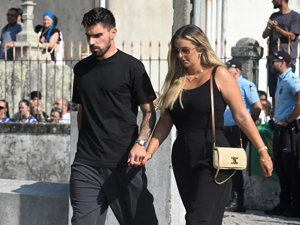 Diogo Jota temetése, DiogoJotatemetése, DiogoJota, temetés, 2025.07.05. Al Hilal's Portuguese midfielder Ruben Neves (L) arrives for the funerals of Liverpool's Portuguese forward Diogo Jota and his brother Andre Silva at the Mother Church of Gondomar, on